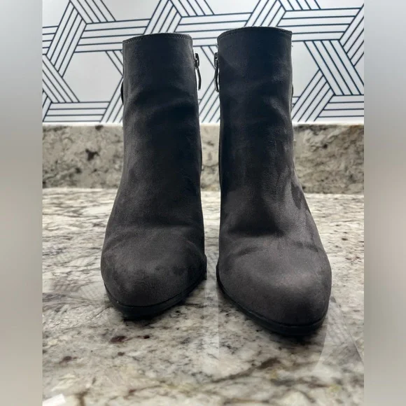 Liz Claiborne Temple Gray suede like stacked heel booties Size 9 1/2 - Picture 2 of 9